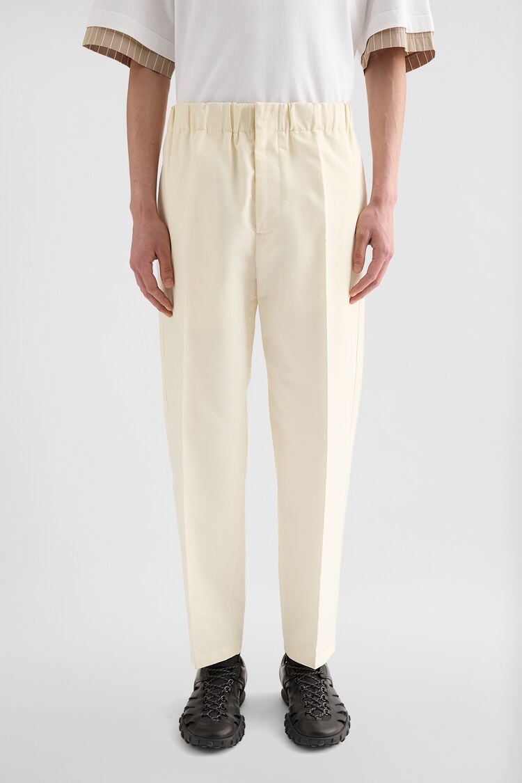 Hose mit schmal zulaufendem Bein aus leichter Baumwolle - Hosen Hose mit schmal zulaufendem Bein aus leichter Baumwolle - Hosen - Image 2