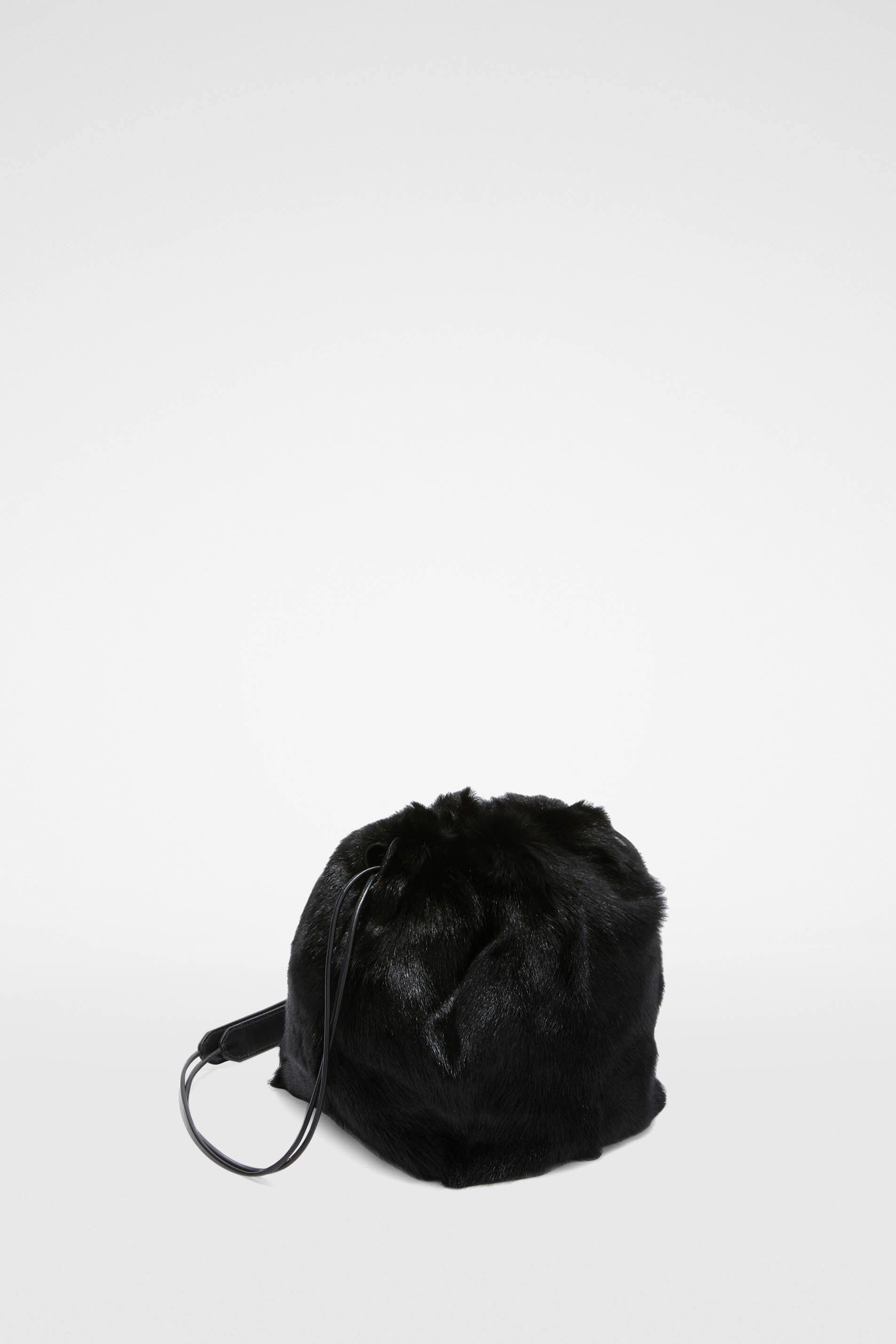www.jilsander.com/dw/image/v2/BGNJ_PRD/on/demandwa...