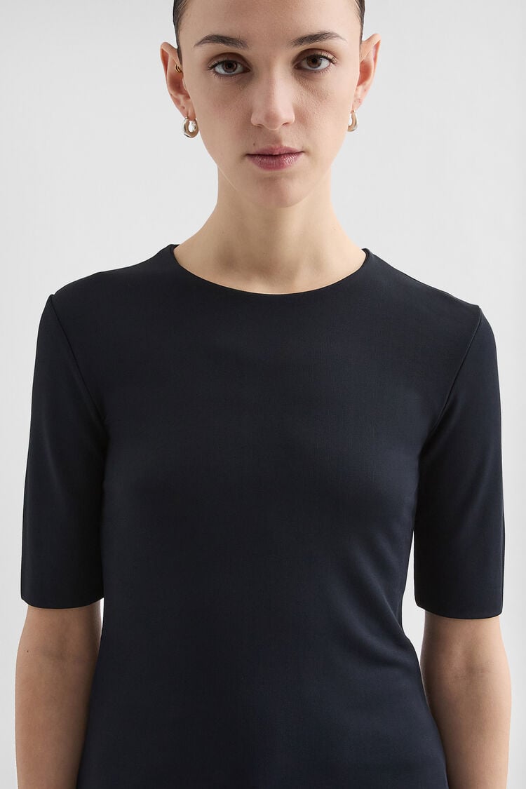 T-Shirt mit Rundhalsausschnitt aus fließender Viskose - Tops T-Shirt mit Rundhalsausschnitt aus fließender Viskose - Tops - Image 3