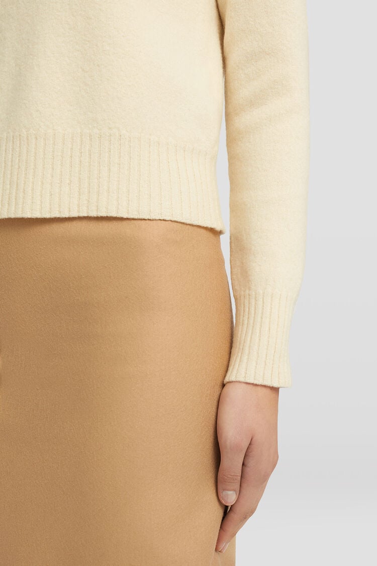 Lightweight Wool Crew-Neck Sweater - Sweaters Lightweight Wool Crew-Neck Sweater - Sweaters - Image 4