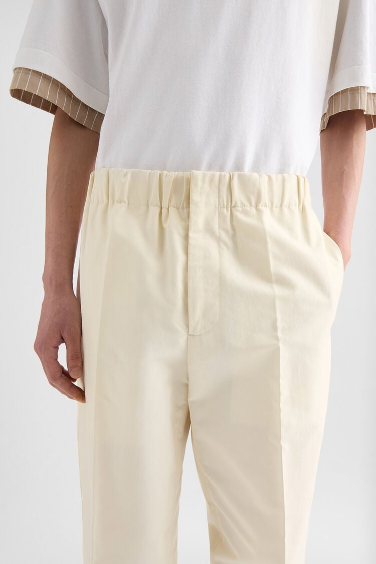 Hose mit schmal zulaufendem Bein aus leichter Baumwolle - Hosen Hose mit schmal zulaufendem Bein aus leichter Baumwolle - Hosen - Image 5