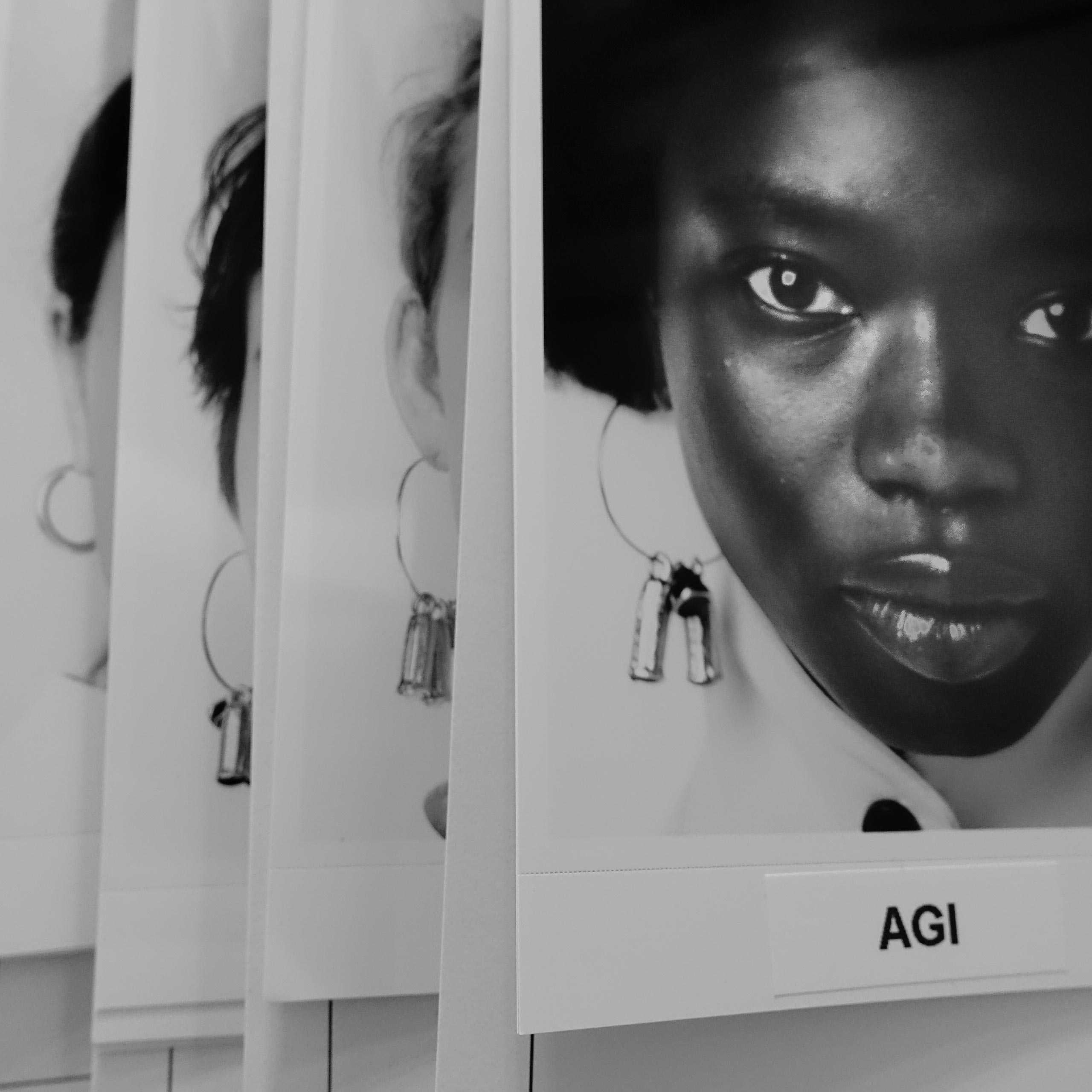 래리 핑크의 렌즈로 담아낸 2020 여성 가을/겨울 패션쇼 준비 과정 비하인드 더 씬