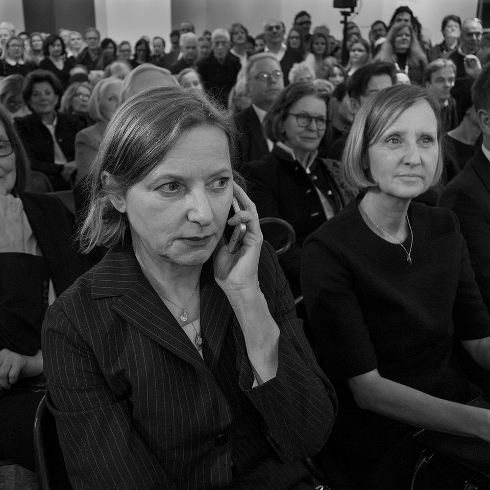 ラリー・フィンクが捉えたジル サンダーの「PRÄSENS」展オープニング