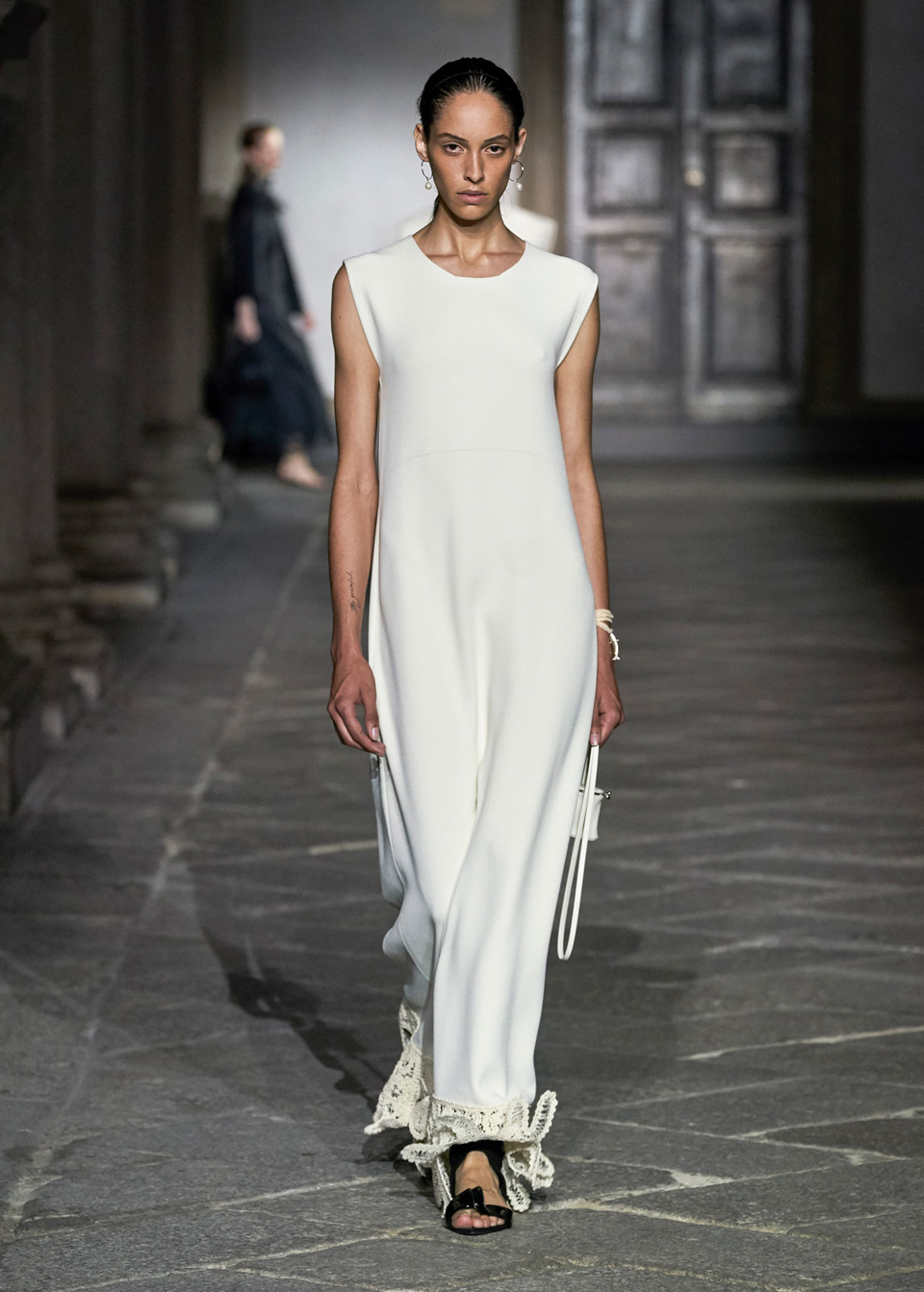 jil sander white dress Cape-effect cotton-poplin maxi - 74% Acetate Jil Sander's iconic red Cannolo