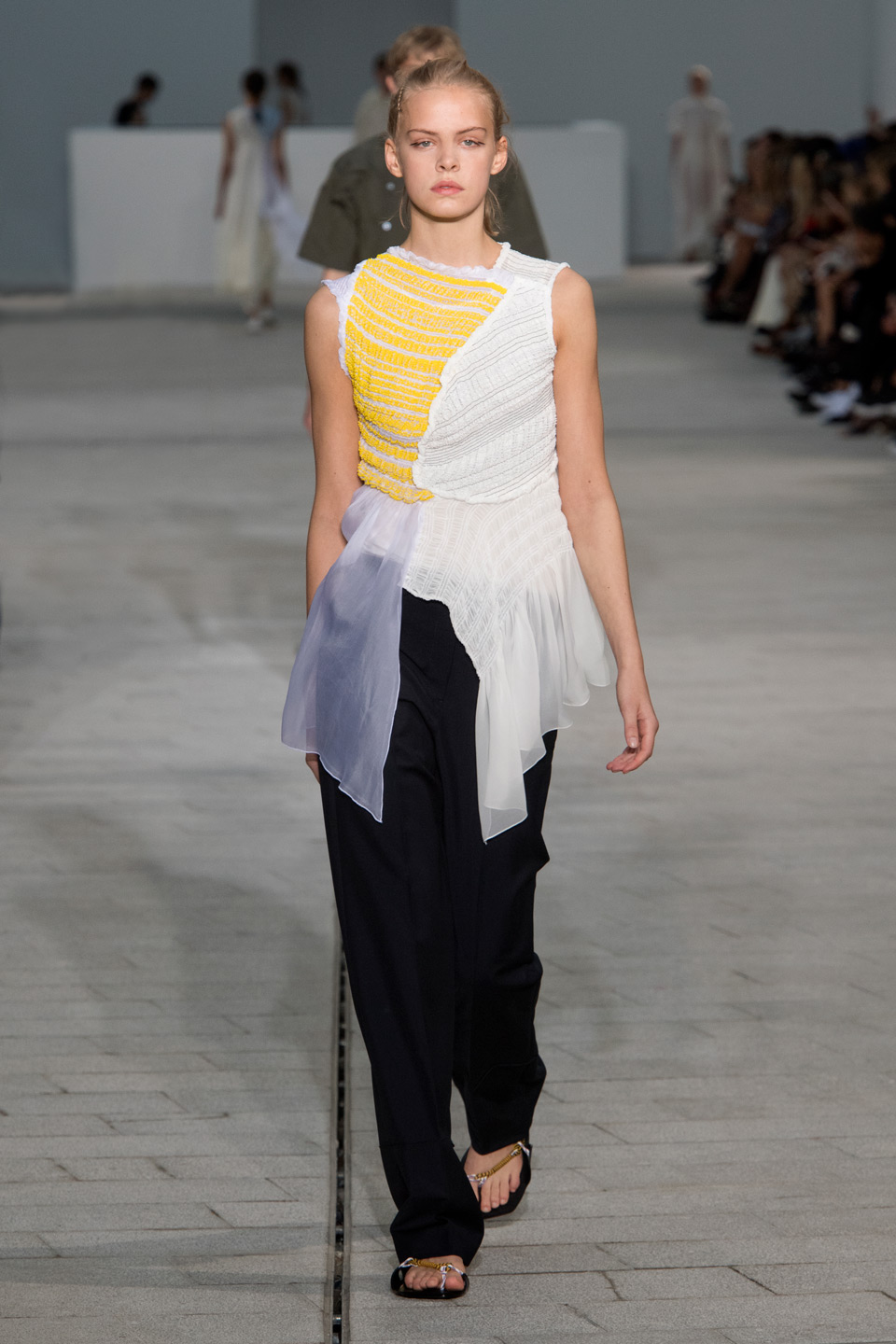 ジルサンダー JIL SANDER 18SS ロゴ プリント ラウンドネック S 中古・古着通販】JIL SANDER (ジルサンダー) ロゴパッチラウンド
