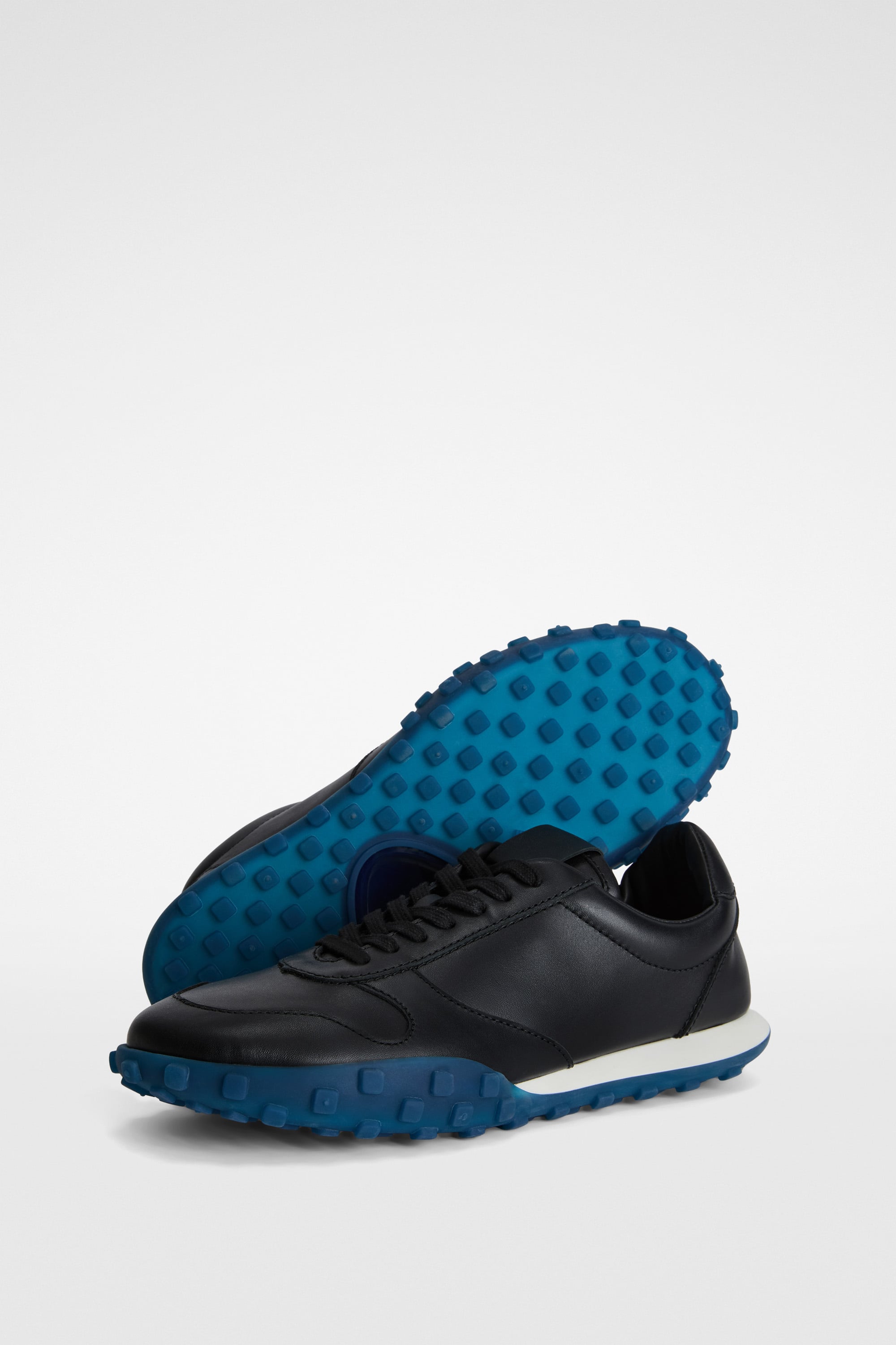 Moon Sneaker 7