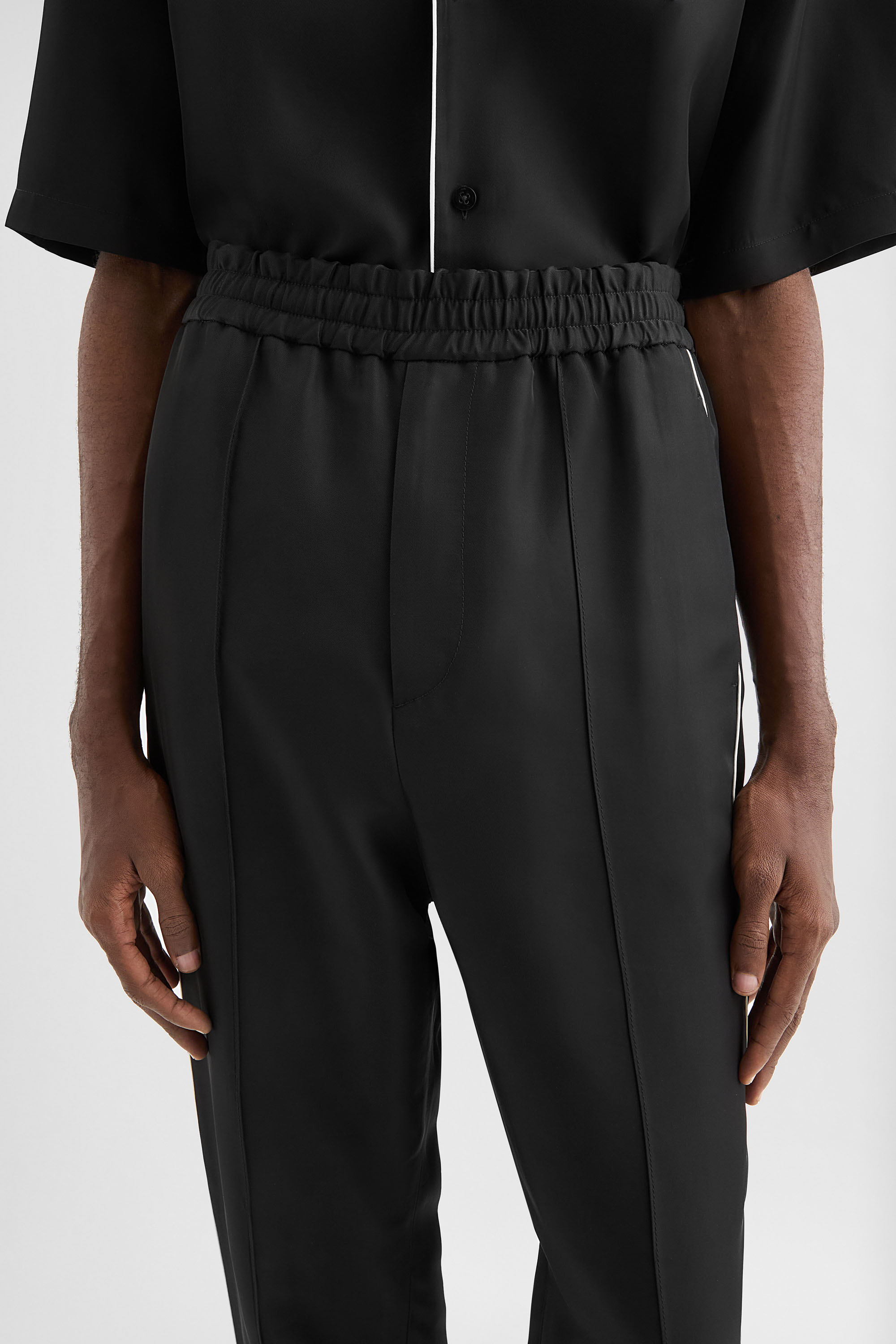Fluid Viscose Tapered Trousers - Trousers - Image 5