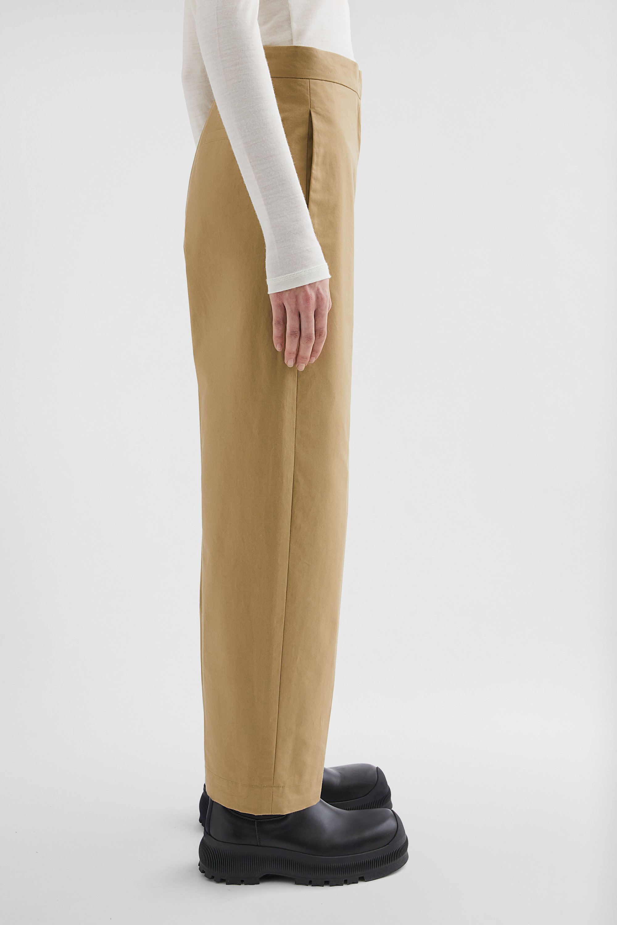 Schmal zulaufende Hose aus Baumwolle - Hosen - Image 3