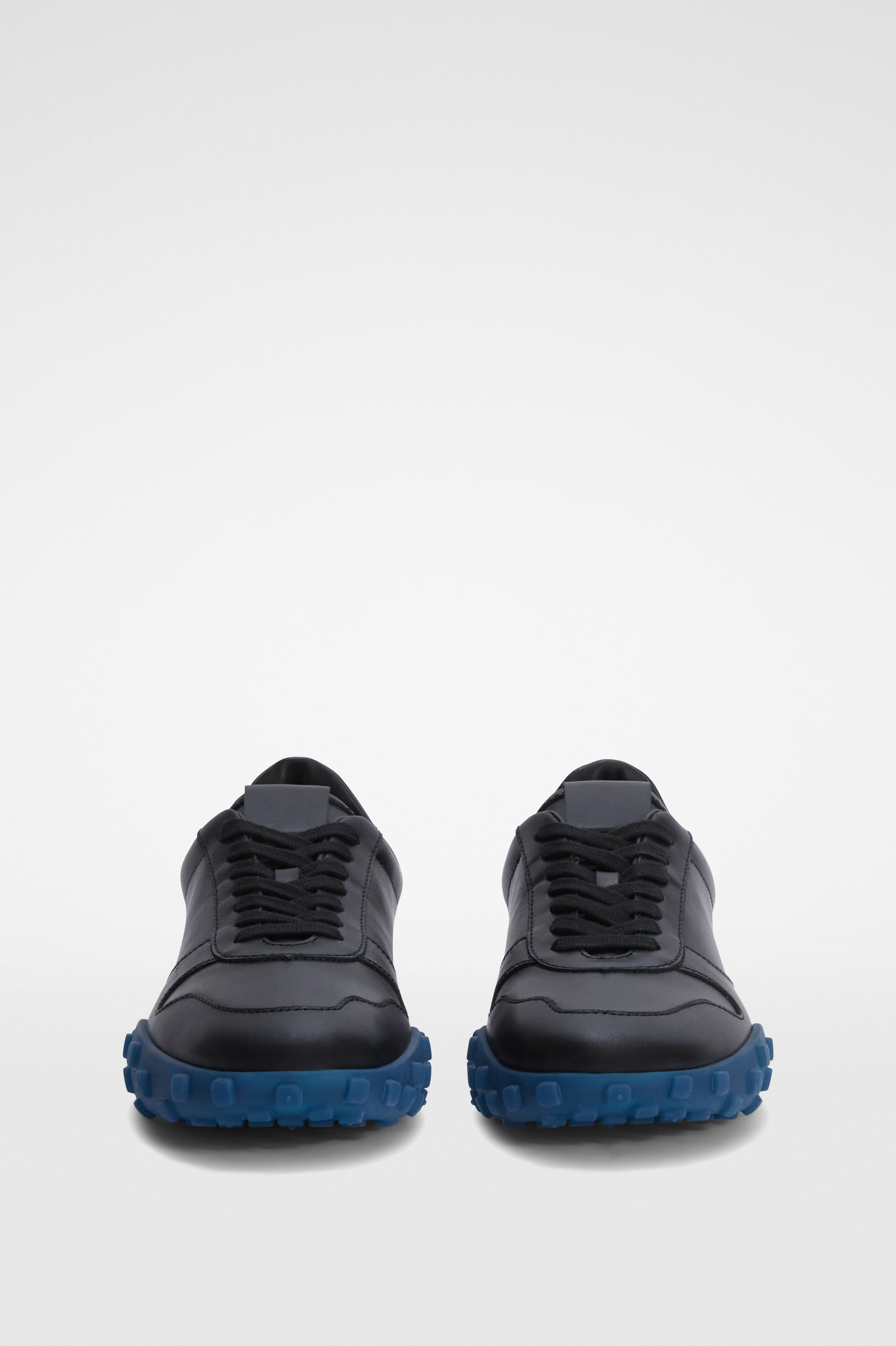 Moon Sneaker 3