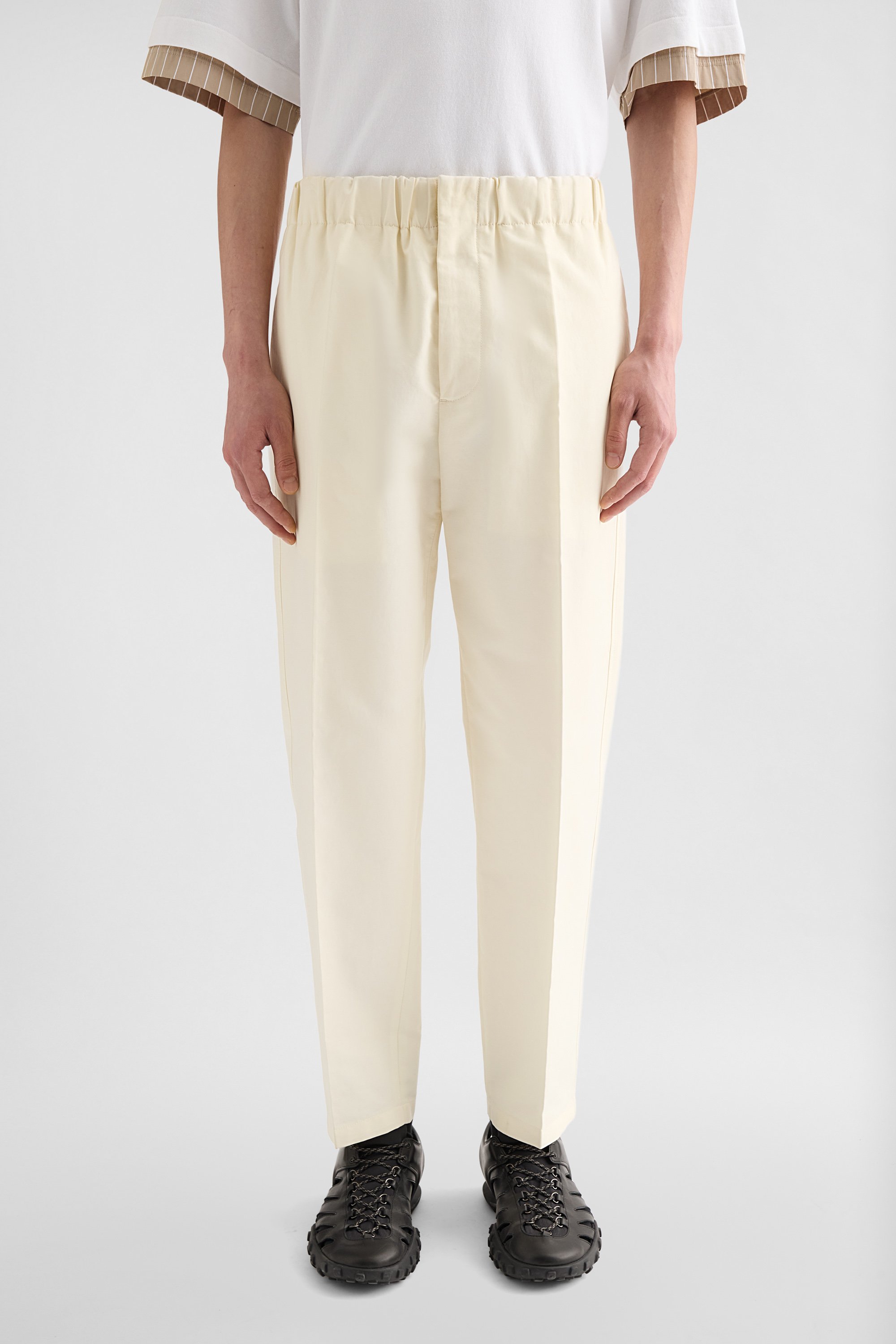 Hose mit schmal zulaufendem Bein aus leichter Baumwolle - Hosen - Image 2