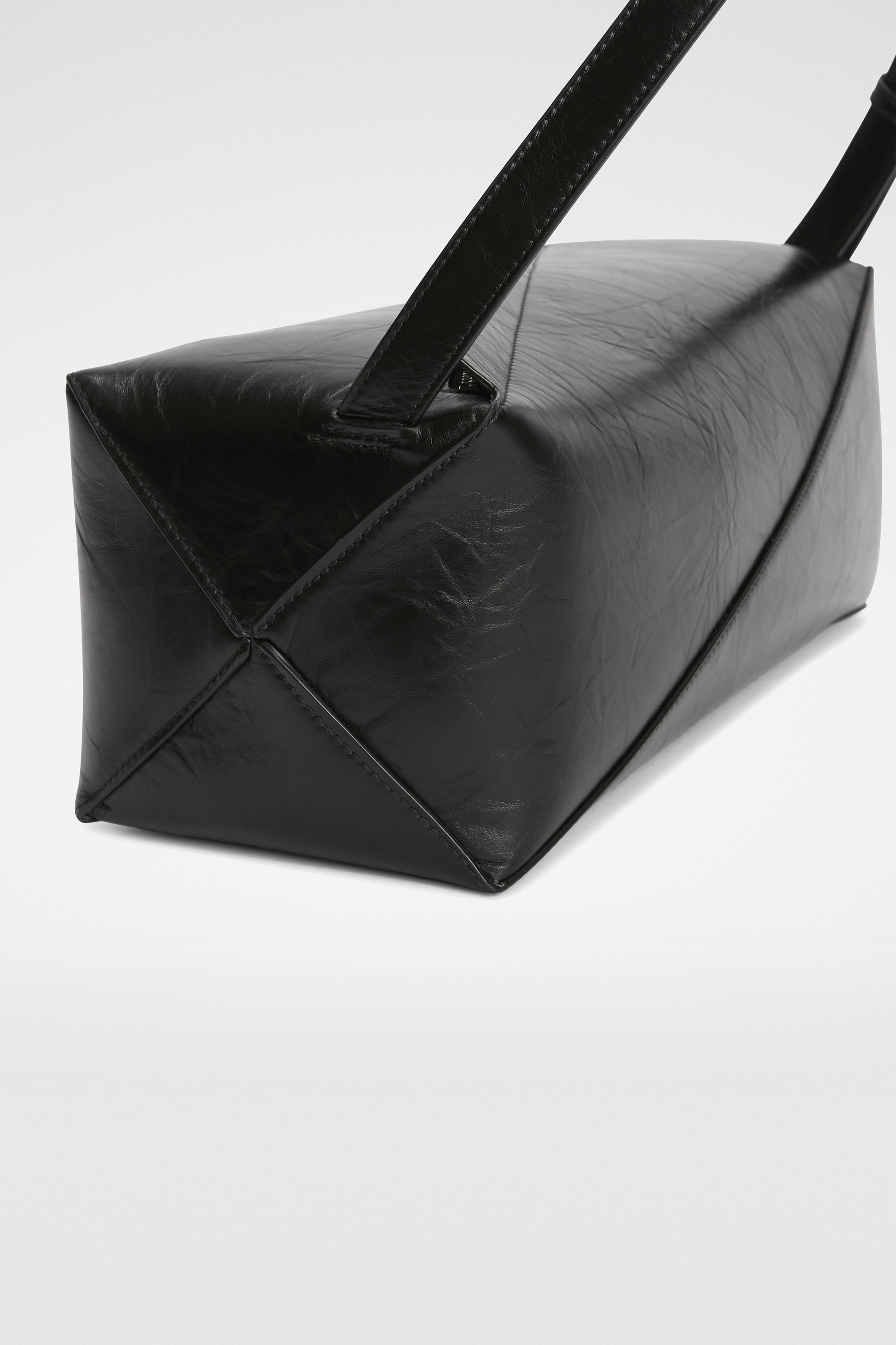 Vertigo クロスボディバッグ ミディアム メンズ | Jil Sander 公式