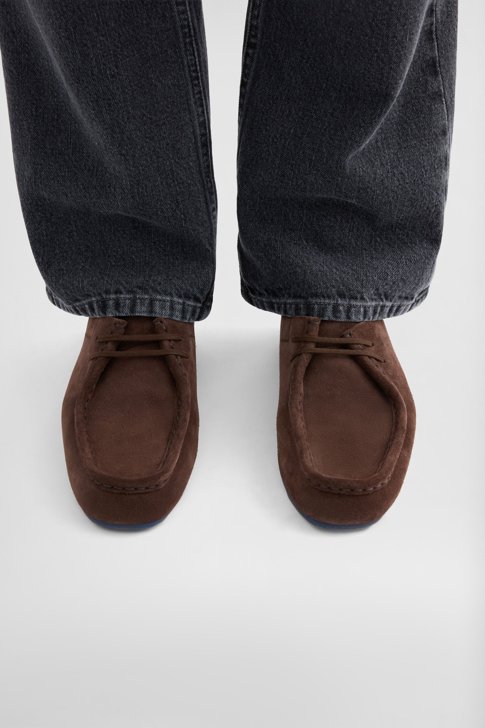 Hood Lace-Up Shoe 2