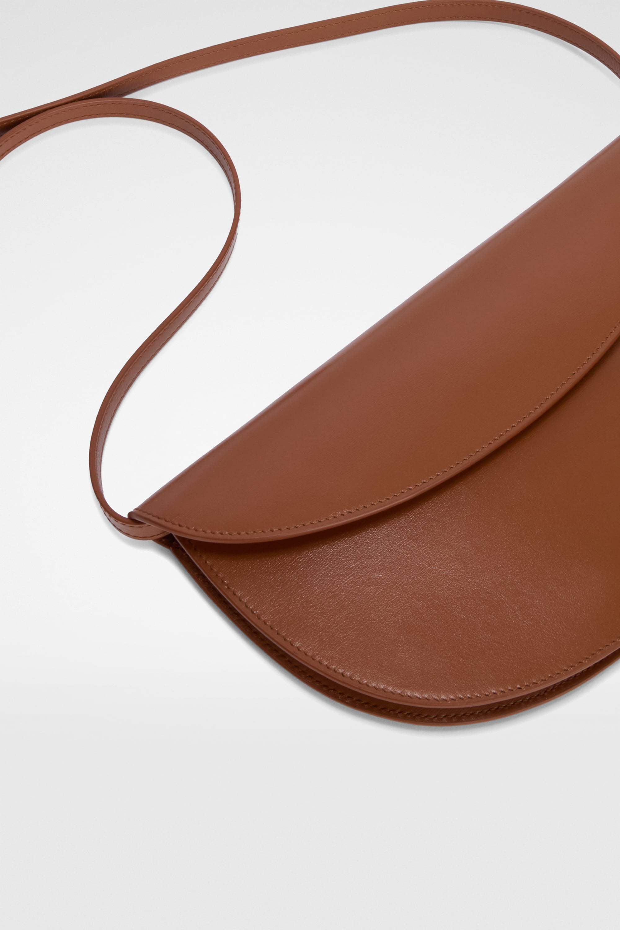 Curve Wallet with Strap 5