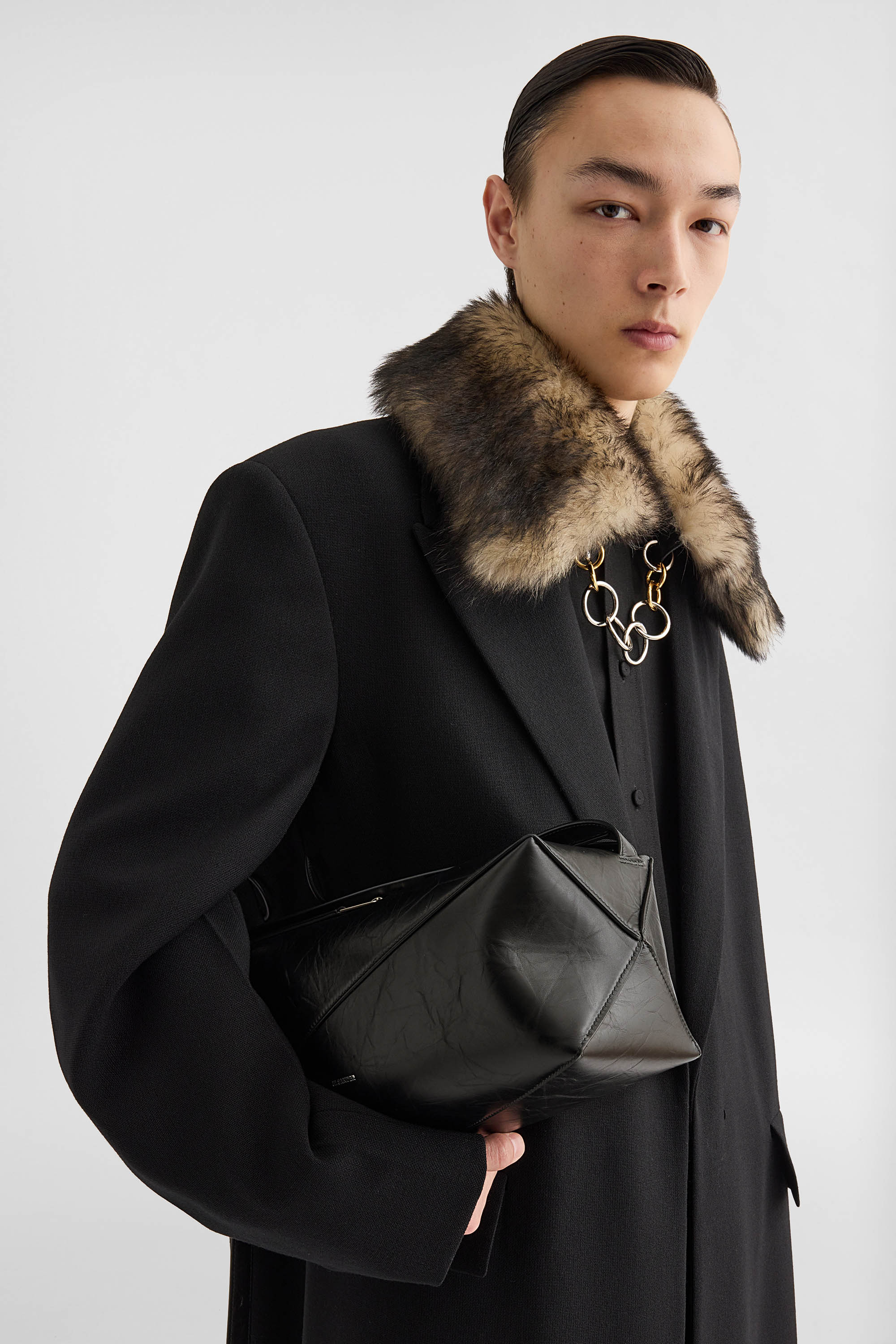 Vertigo クロスボディバッグ ミディアム メンズ | Jil Sander 公式