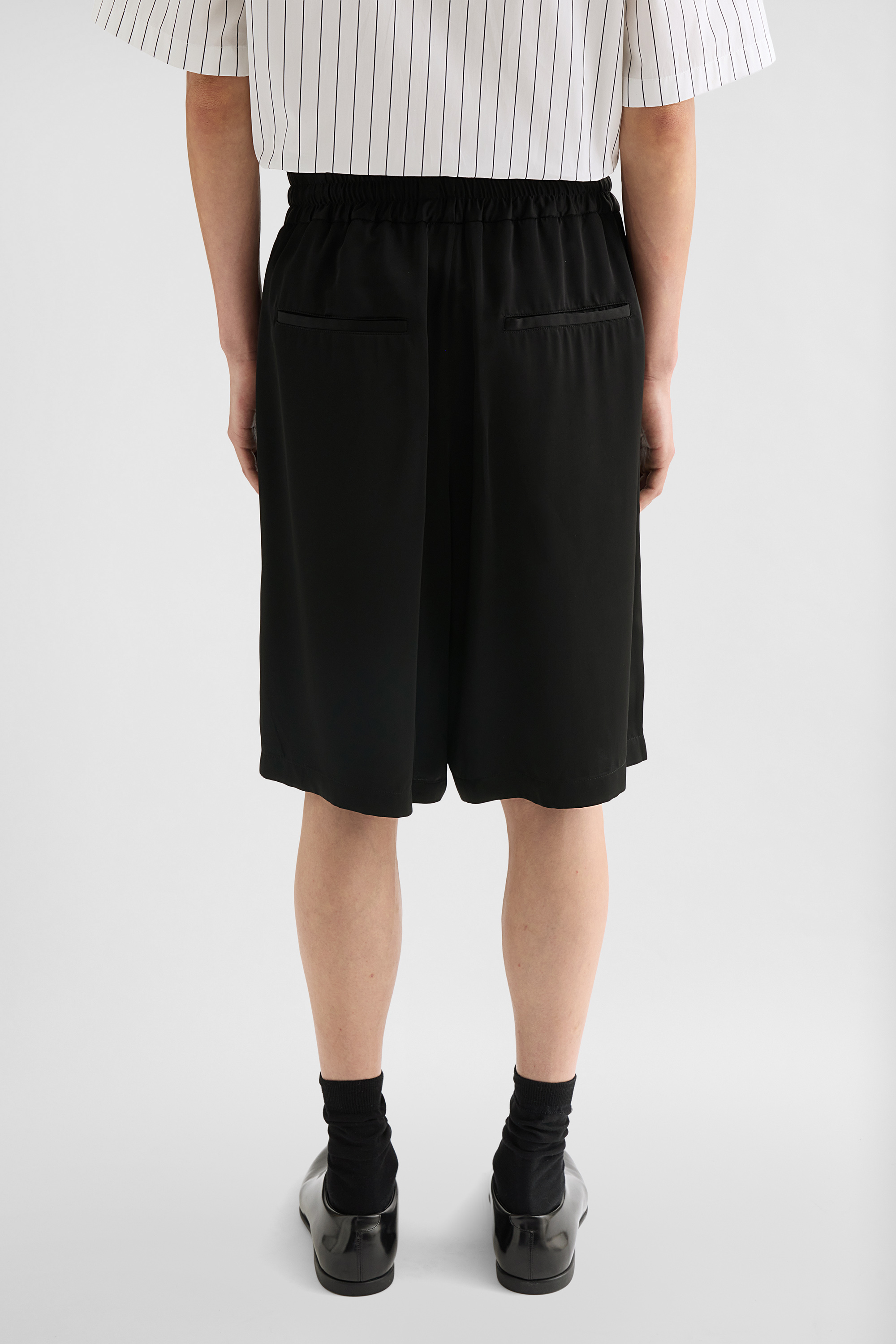 Fluid Viscose Shorts - Trousers - Image 4