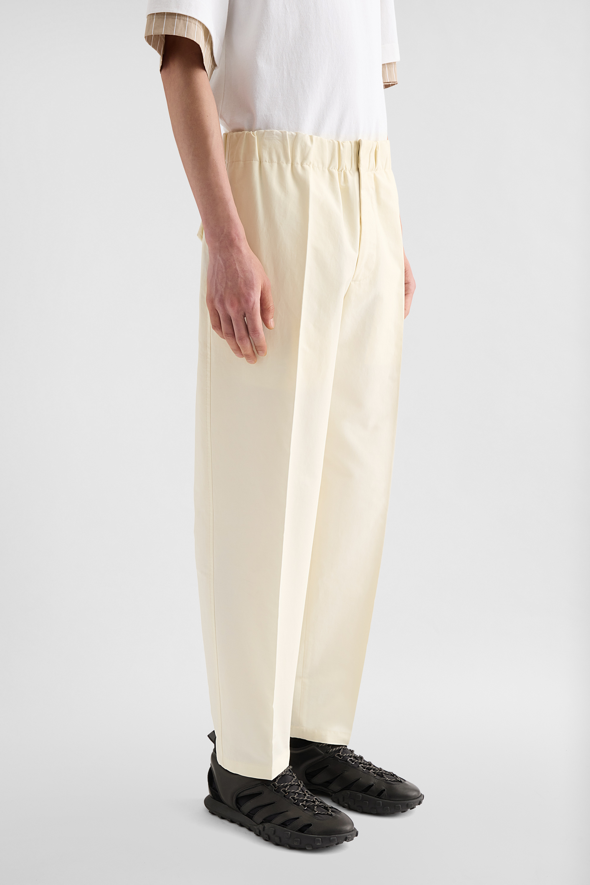 Hose mit schmal zulaufendem Bein aus leichter Baumwolle - Hosen - Image 3