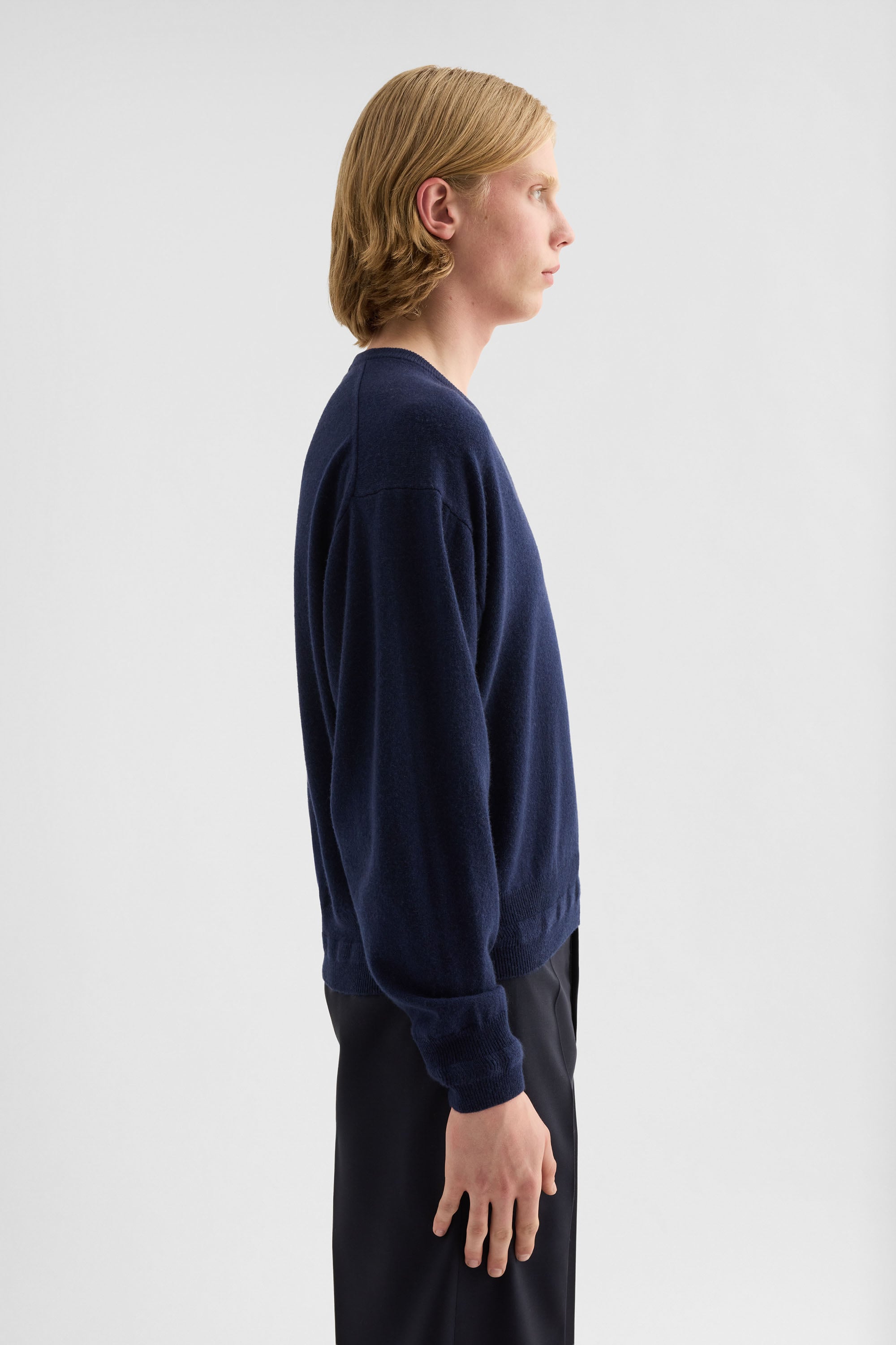 カシミヤ Vネックセーター メンズ | Jil Sander 公式オンラインストア