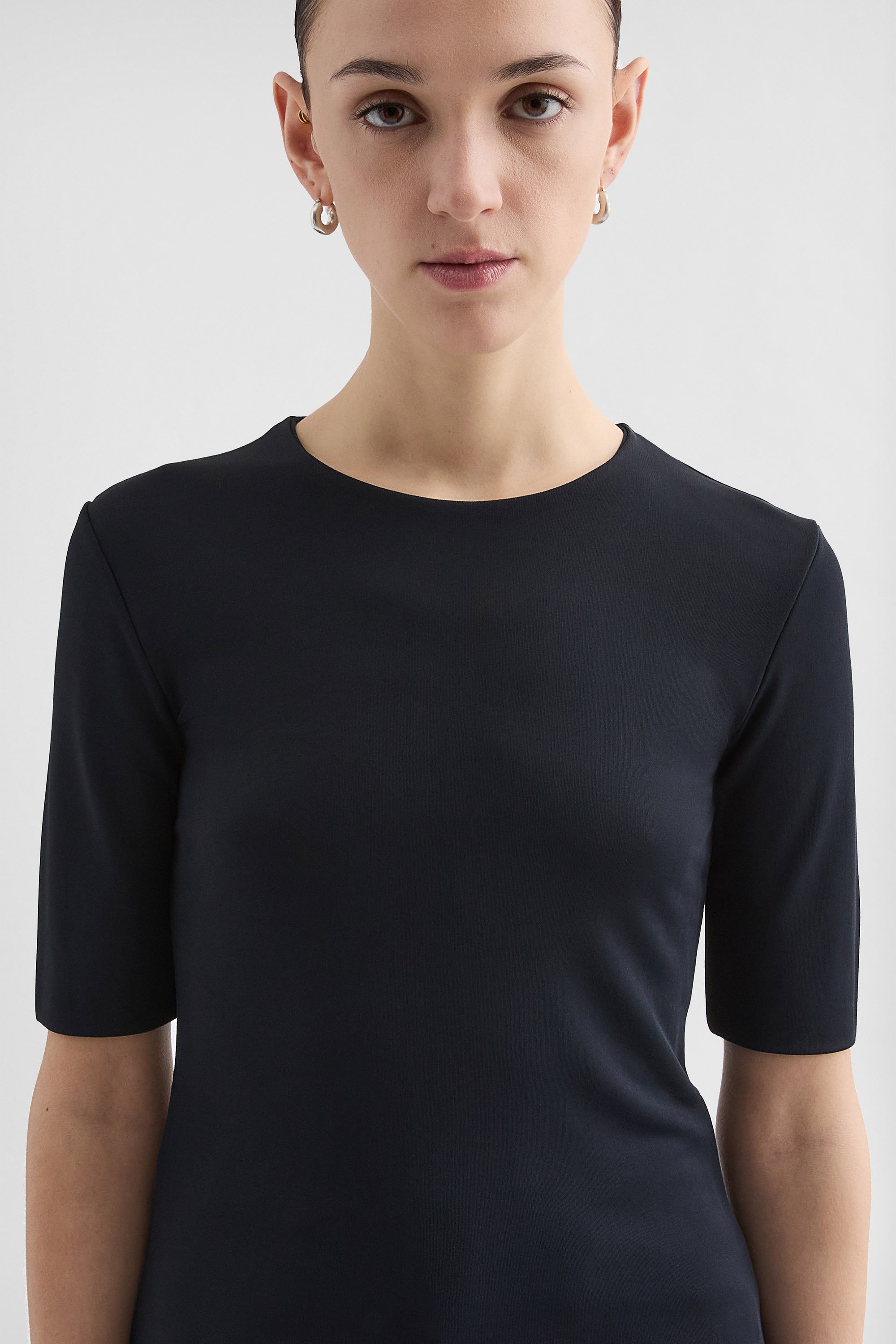 T-Shirt mit Rundhalsausschnitt aus fließender Viskose - Tops - Image 3