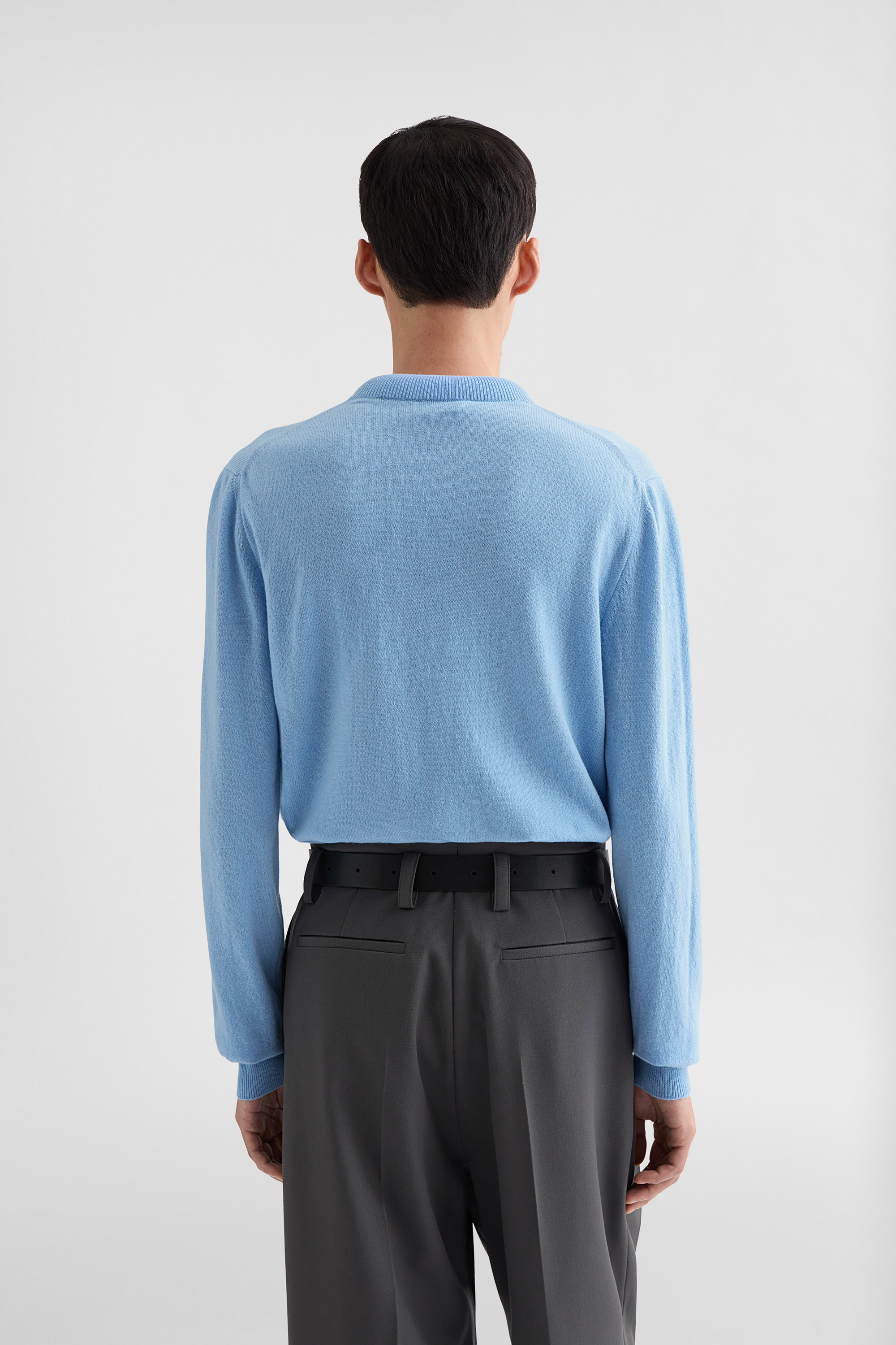 ライトウェイト ウールVネックセーター メンズ | Jil Sander 公式