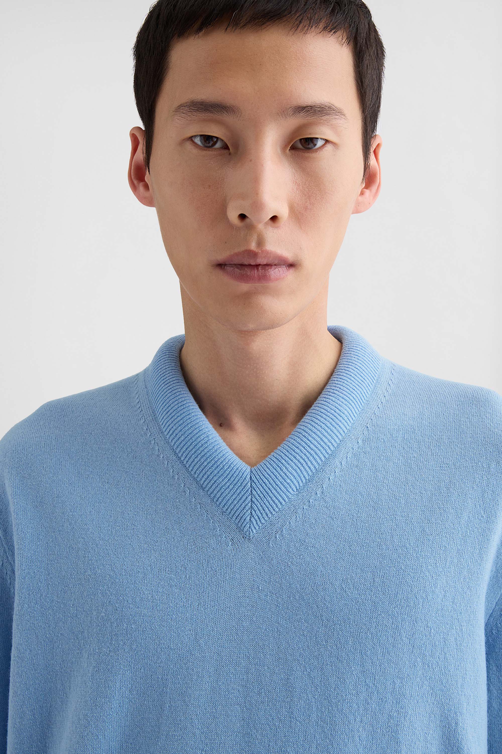 ライトウェイト ウールVネックセーター メンズ | Jil Sander 公式