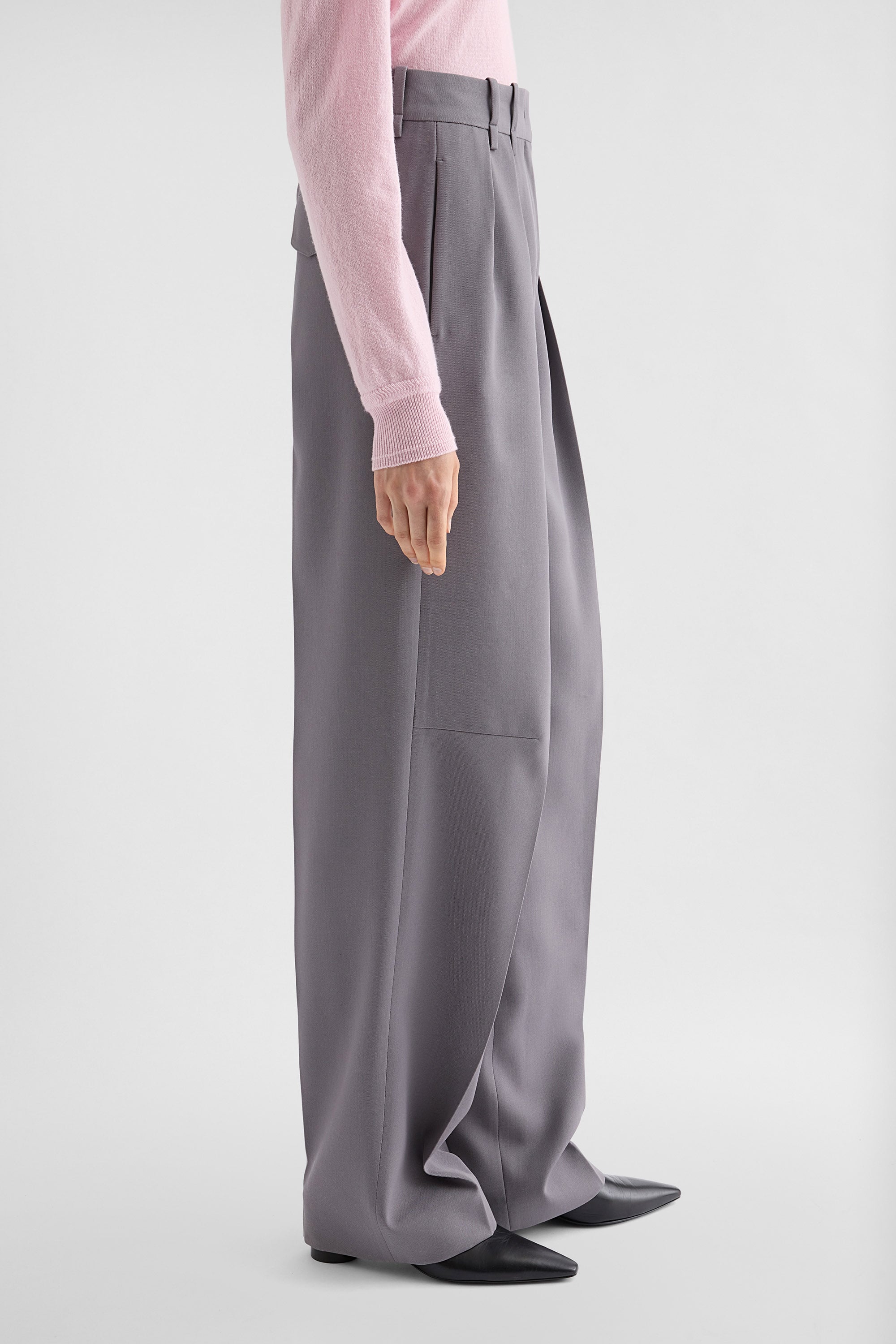 シーサーサWOOL GABARDINE ZIP BLOUSOダークグレー Wool Gabardine Trousers Woman | Jil Sander Official Online Store