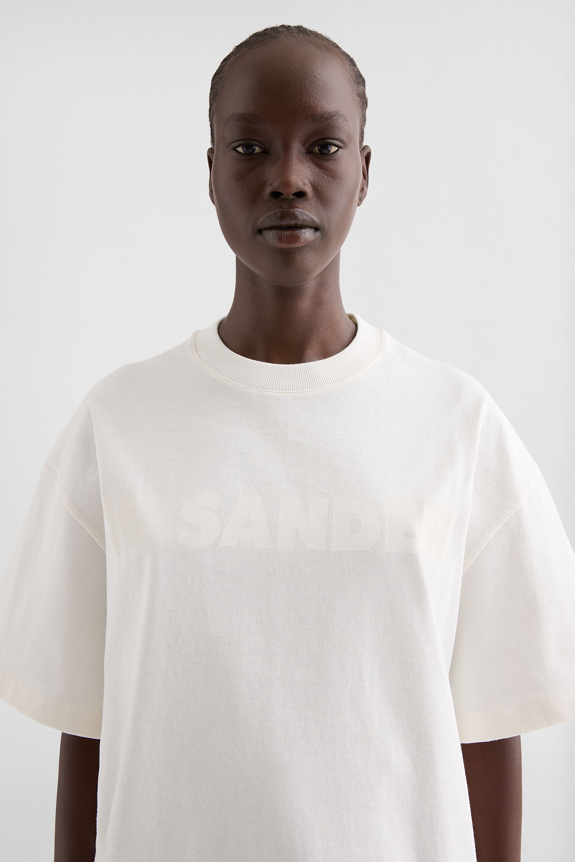 美品　ジルサンダー　ホワイトロゴTシャツ　S　ビッグシルエット　白　862 ロゴTシャツ ウィメンズ | Jil Sander 公式オンラインストア