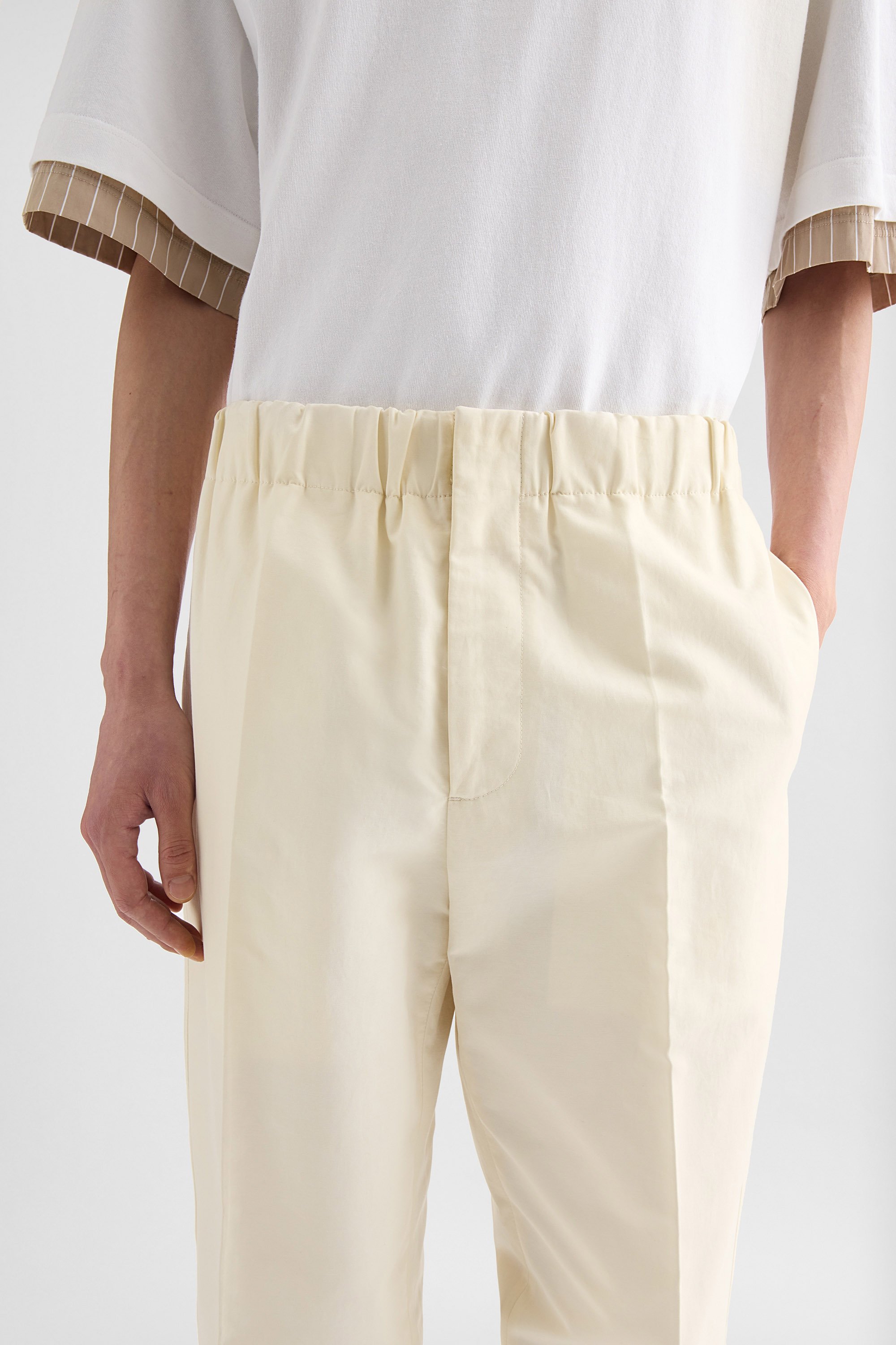 Hose mit schmal zulaufendem Bein aus leichter Baumwolle - Hosen - Image 5